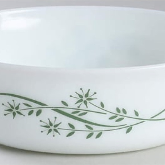 Pyrex Honeysuckle Pattern White and Green Casserole Dish - Picture 8 of 10